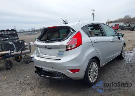 2014 Ford Fiesta Titanium z USA, uszkodzony, nr VIN 3FADP4FJ5EM243379
